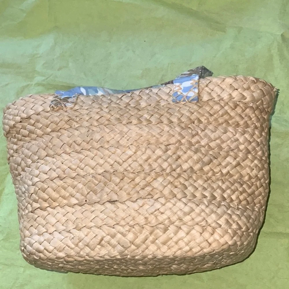Straw beach bag